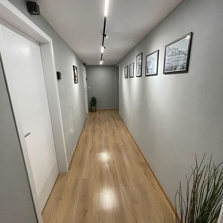 Gjirokastër Andi'S Apartment 1 מראה חיצוני תמונה