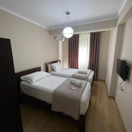 Gjirokastër Andi'S Apartment 1 מראה חיצוני תמונה